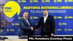 Primarii PNL Hunedoara care vor comasarea localităților: Saul-Daniel Dobruțchi (Pestișu Mic) și Gheorghe Capșa (Vețel).