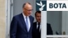 Presidenti francez, Emmanuel Macron, djathtas, dhe kancelari i sapozgjedhur i Gjermanisë, Friedrich Merz, në pallatin presidencial Elize, në Paris, 7 maj.