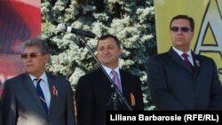 Mihai Ghimpu, Vlad Filat şi Marian Lupu la parada militară de Ziua Independenţei, 27 august 2011