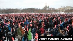 Алексей Навальныйдын жактоочуларынын Санкт-Петербургдагы митинги. 24-декабрь, 2017-жыл. 