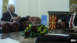 Средба на медијаторот Метју Нимиц со претседателот Ѓорге Иванов во Скопје. 