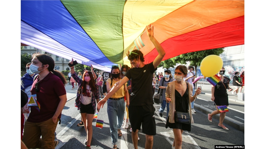 Marșul Bucharest Pride a scos în stradă 10.000 de oameni