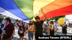 Marșul Bucharest Pride a scos în stradă 10.000 de oameni