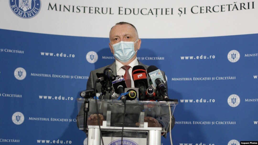 Autoritățile nu știu în ce format va începe școala după 8 noiembrie, deoarece trebuie să existe o decizie împreună cu partea sanitară. Imagine cu ministrul Educației, Sorin Câmpeanu. 