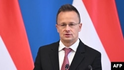 Ministrul maghiar de Externe, Peter Szijjarto, a declarat că, în ciuda presiunilor europene, Budapesta pledează pentru pace și evitare oricărei escaladări a războiului din Ucraina.