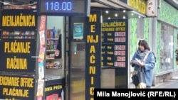 Na dan 12. decembra u menjačnicama je prodajni kurs iznosio 118,80 dinara za jedan evro, što je za oko 1,30 dinara više u odnosu na novembar.