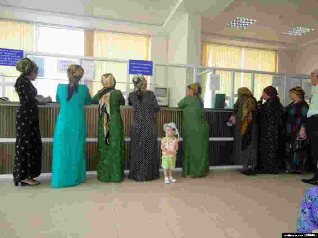 Nobata duran aýallar