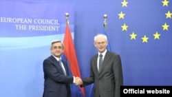 Armenia -- President Serzh Sarkisian (L) meets with Herman van Pompuy, president of the European Council, in Brussels, 27May 2010.