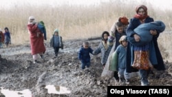 Таджикские беженцы. 1993 год. Фото: Олег Власов/ТАСС