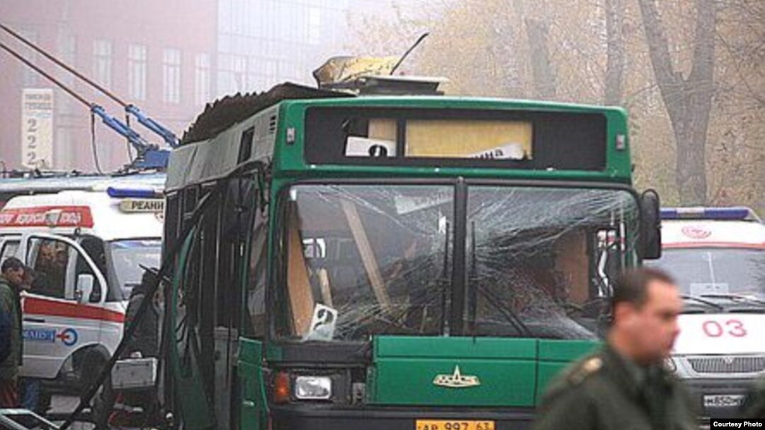 На месте взрыва автобуса, Тольятти, 31 октября 2007