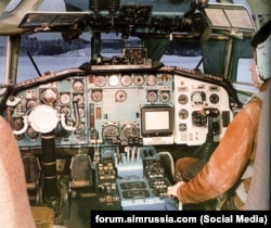 Космонавт-испытатель Римантас Станкявичус в летающей лаборатории Ту-154ЛЛ