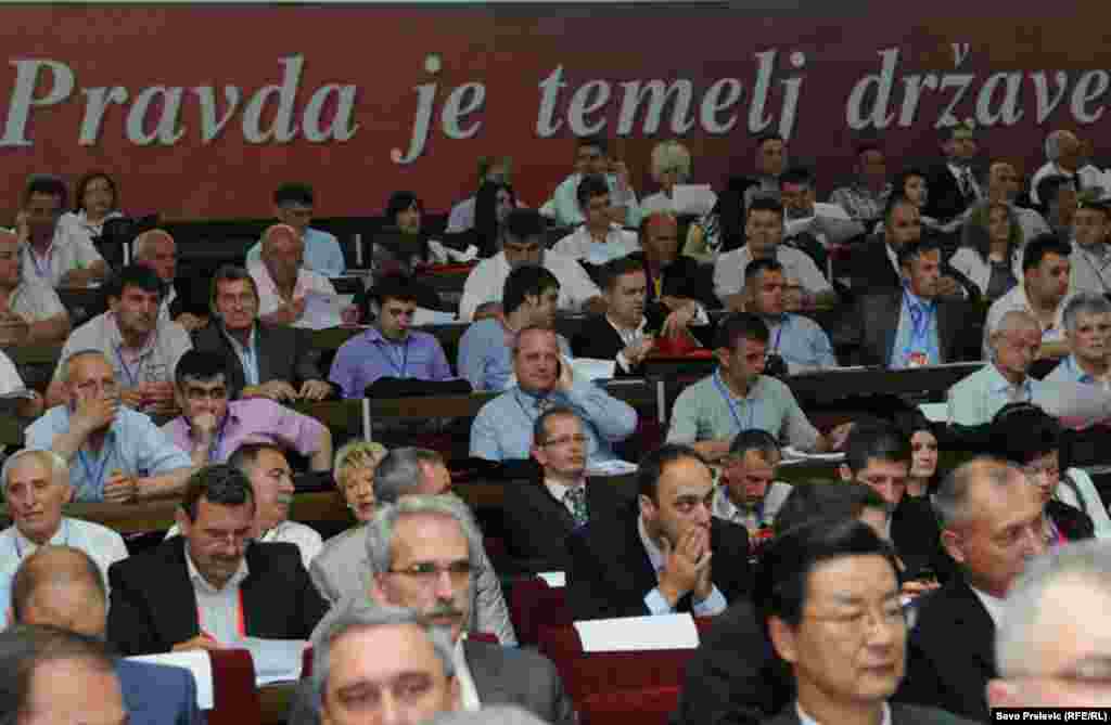 Crna Gora - Pravda je temlje države, bio je moto kongresa Socijaldemokratske partije (SDP) CG koji je održan u Podgorici, 06.06.2011. Foto: RSE / Savo Prelević