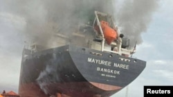 تصاویری از کشتی تایلندی که در تنگۀ هرمز هدف حمله سپاه پاسداران قرار گرفت