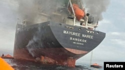 Nava sub pavilion thailandez, Mayuree Naree, a fost lovită ieri în Strâmtoare Ormuz.