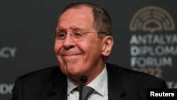 Ministrul rus de Externe, Serghei Lavrov, a reluat la conferința de presă de joi, de la Ankara, în mod repetat, afirmațiile cu privire la presupusele arme chimice pe care le-ar fi pregătit SUA în Ucraina.