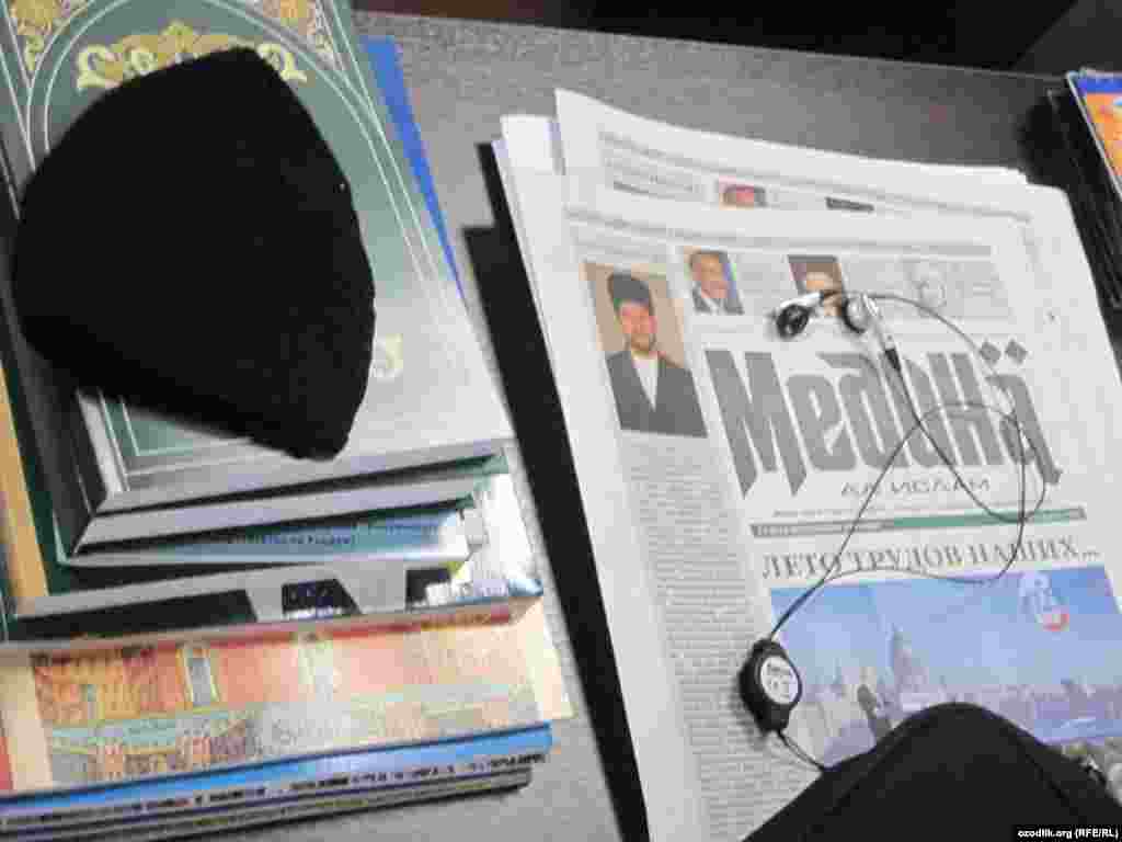 АЛ РТВ режисс&euml;ри ва муҳаррири Орифжонов Рустамнинг иш столи