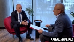 Former world chess champion Garry Kasparov speaks to RFE/RL's Mumin Shakirov in Warsaw on October 11. 