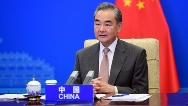 Ministar spoljnih poslova Kine signalizira dublje veze sa Rusijom