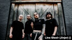  Група Jinjer. От ляво надясно - Владислав Уласевич (барабани), Евгений Абдуханов (бас), Татяна Шмайлюк (вокали) и Роман Ибрамхалилов (китара) 