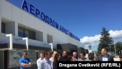 Predstavnici opozicije na niškom aerodromu 