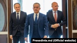 Liderii Partidului Democrat la consultările de la Preşedinţie, Vladimir Plahotniuc, Andrian Candu, Pavel Filip