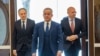 Fostul lider democrat, oligarhul Vladimir Plahotniuc, secondat de finul său, Andrian Candu (stânga), și actualul președinte PDM, ex-premierul Pavel Filip. Imagine de arhivă