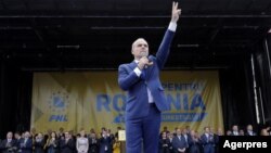 Rareș Bogdan, la unul dintre mitingurile din campania electorală