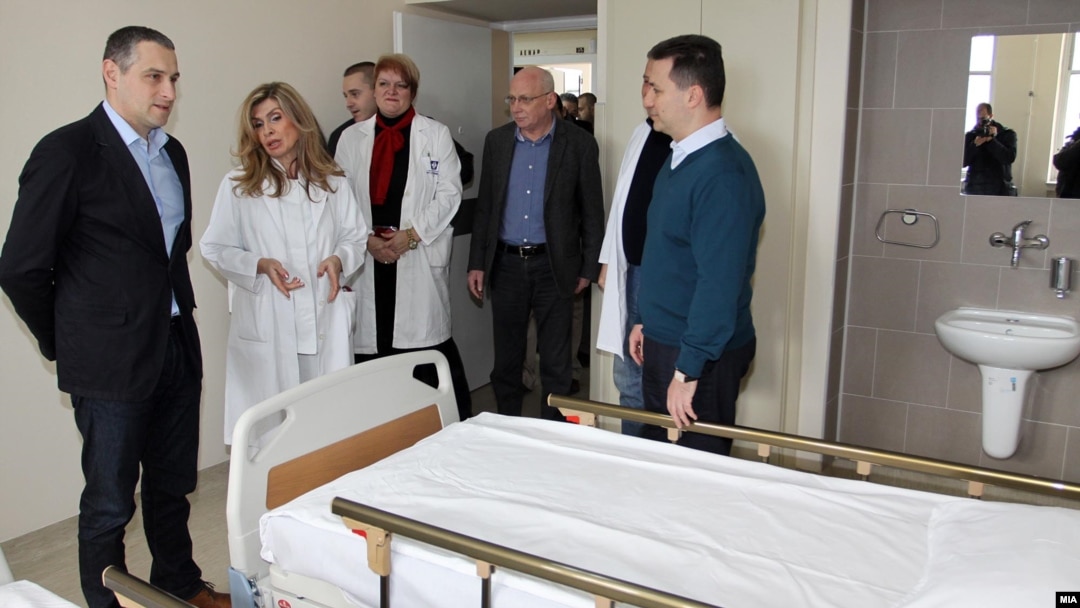 Екс премиерот Никола Груевски и екс министерот за здравство Никола Тодоров во посета на Градската болница 8 Септември. 
