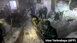 Работы по спасению людей после схода лавины, Норильск, 9 января 2021 года