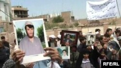 مظاهره كوونكي: ايراني چارواكي دوى ته د اعدام شوېو ځوانانو مړي د پيسو په بدل كې سپاري