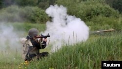 A member of the pro-Kyiv "Donbas" self-defense battalion takes part in a training at a Ukrainian National Guard base near Kyiv on June 2.