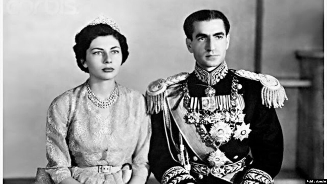 برخی هواداران مصدق می‌گویند که شاه برای درمان نازایی ثریا قصد داشت به اروپا سفر کند.