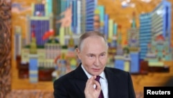 Аналітики зауважують, що ці заяви з’явилися на тлі погрози російського президента Володимира Путіна, який 2 грудня сказав, що Росія може відрізати Україну від Чорного моря