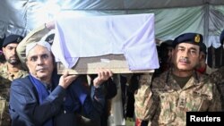 رئیس‌جمهور پاکستان در آیین خاکسپاری نظامیان کشته شده کشورش قول «انتقام» داده بود