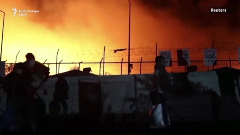 Zjarri shkatërron kampin e migrantëve në Greqi