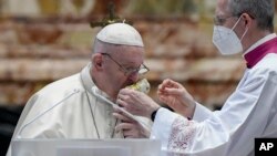 Vatican: Papa Francisc, Bazilica Sfântul Petru, slujba de Paști, duminică, 4 aprilie 2021.