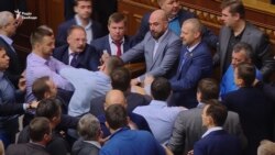 Рада підтримала законопроект Порошенка про реінтеграцію Донбасу (відео)