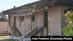 დასასვენებელი ბაზის ტერიტორიაზე დაზიანებული სახლი