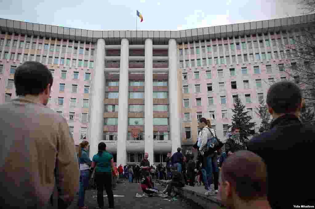 Moldova - Protests cum riots in Chisinau on April 7
