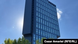 Clădirea de birouri Ana Tower figurează drept sediu social pentru o firmă care declară afaceri de un miliard de lei. În realitate, nu are birouri aici și nici halele de producție în Cluj Napoca, așa cum declară pe site.