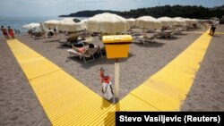 Pumpa za dezinfekciju na plaži u Budvi, Crna Gora