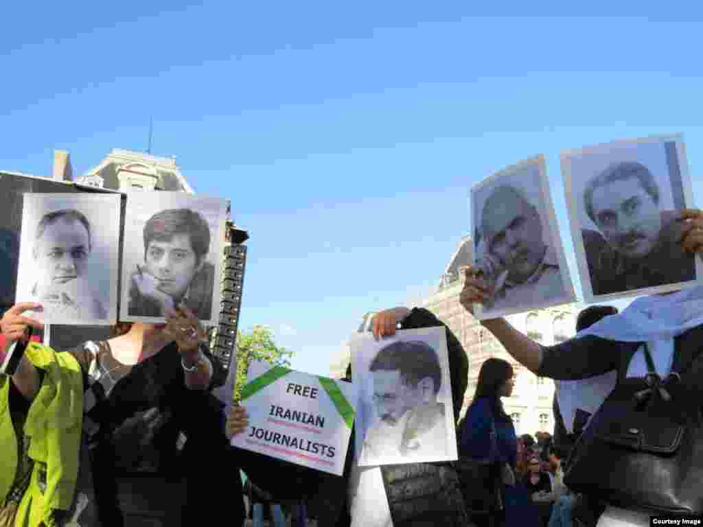 عکس خبرنگاران زندانی در ایران در دست برخی از شرکت کنندگان در &laquo;کنسرتی برای آزادی&raquo; در پاریس