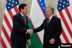 Державний секретар США Марко Рубіо (л.) під час міністерської зустрічі у форматі «C5+1» наголосив на важливості диверсифікації глобальних ланцюгів постачання