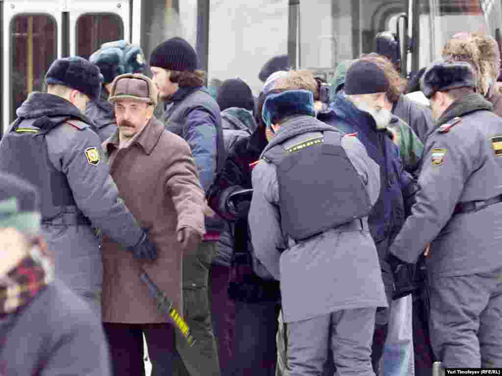 Tisuće ljudi učestvovalo je u protestima protiv etničkog nasilja, Moskva, 26.12.2010. 