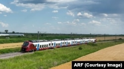 Trenurile Coradia Stream parcurg rute de tip inter-regio, pe distanțe lungi.