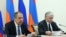 Главы МИД России и Армении, Сергей Лавров (слева) и Эдвард Налбандян, на совместной пресс-конференции в Ереване, 22 апреля 2016 г.