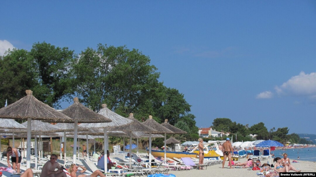 Turisti na plaži u Grčkoj