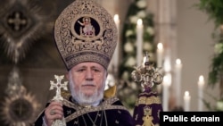 Armenia - Catholicos of All Armenians Garegin II leads Easter Mass at the Echmiadzin cathedral of the Armenian Apostolic Church, April 5, 2026.