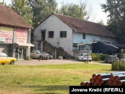 Postojeći objekti koriste se kao magacini, proizvodni, uslužni i ugostiteljski prostori.