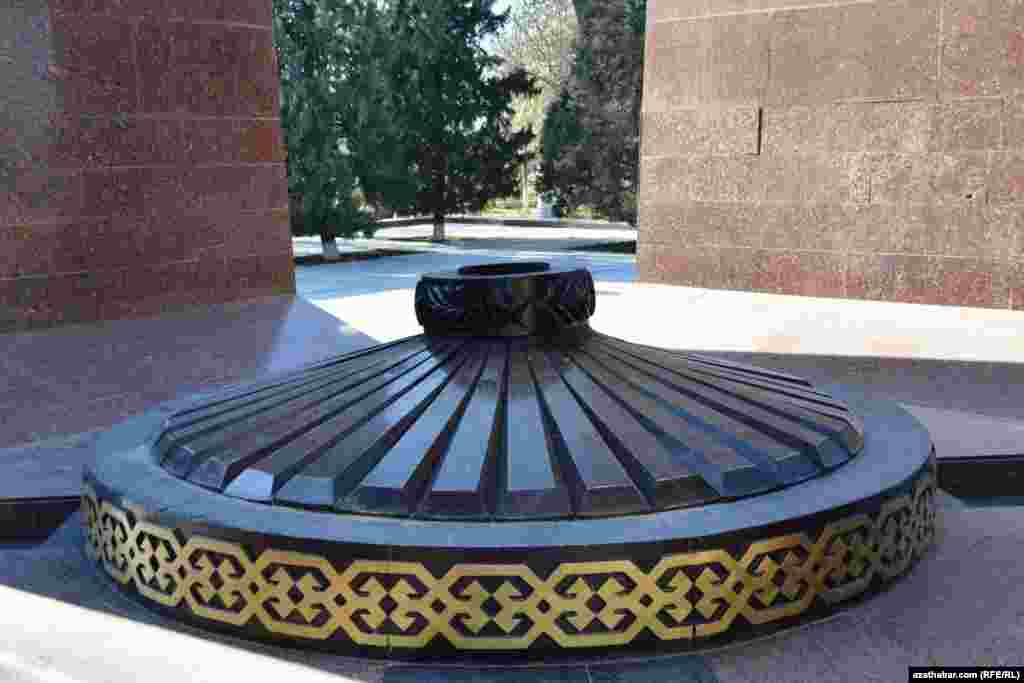 Aşgabatdaky "Baky ot" e&yacute;&yacute;&auml;m birn&auml;&ccedil;e wagtdan b&auml;ri otsuz